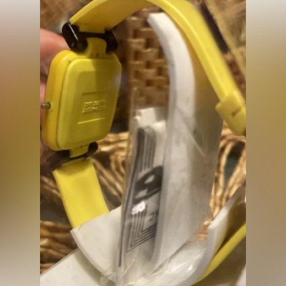 Vintages 80’s Fashion Watch 🔥❤️🔥❤️ - Picture 6 of 11